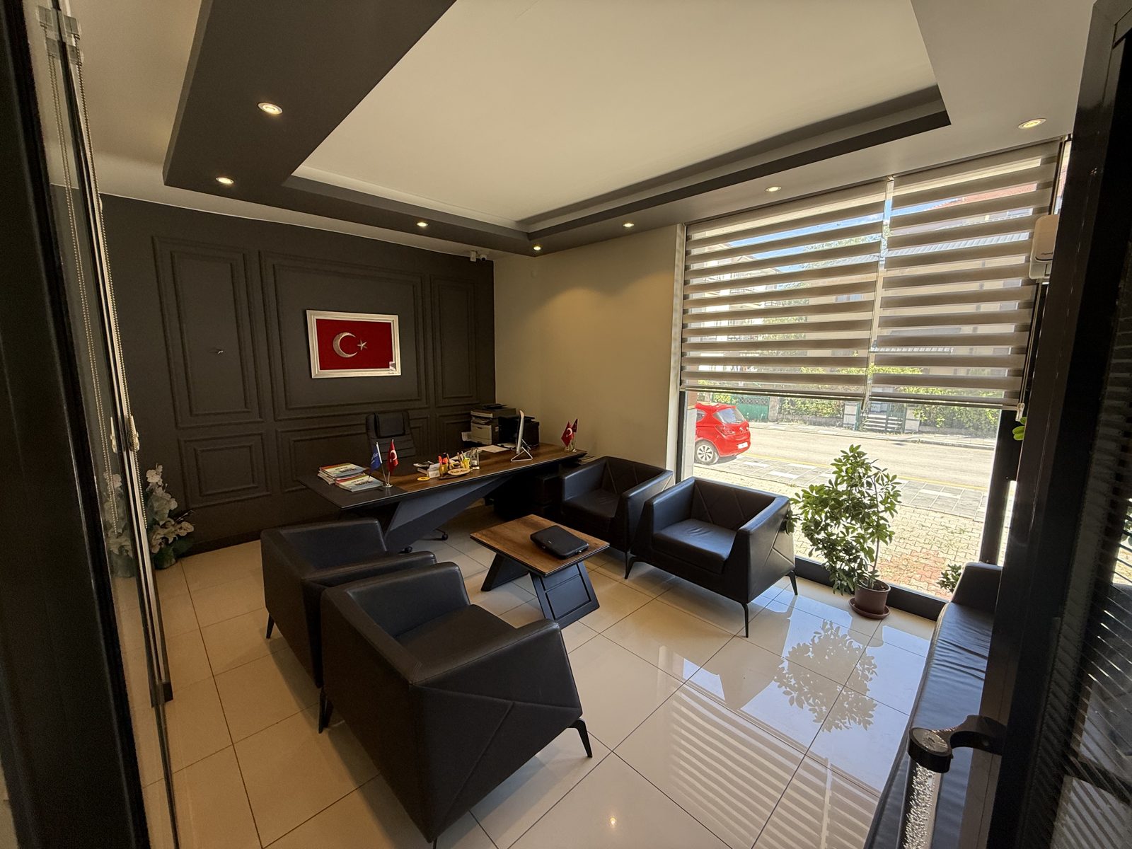 Bolu Kadir Emlak ofis içi